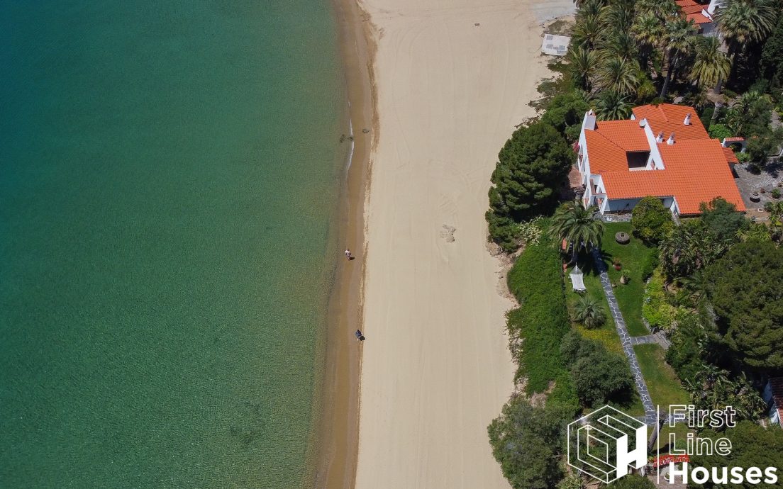 beachfront villa almadrava rosesbeachfront villa almadrava roses