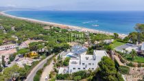 Moderne villa te koop met indrukwekkend uitzicht op het strand van Pals