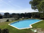 Detached house to buy with community pool Costa Brava