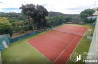 Sea view holiday home with tennis court