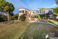 Villa for sale with private garden and pool